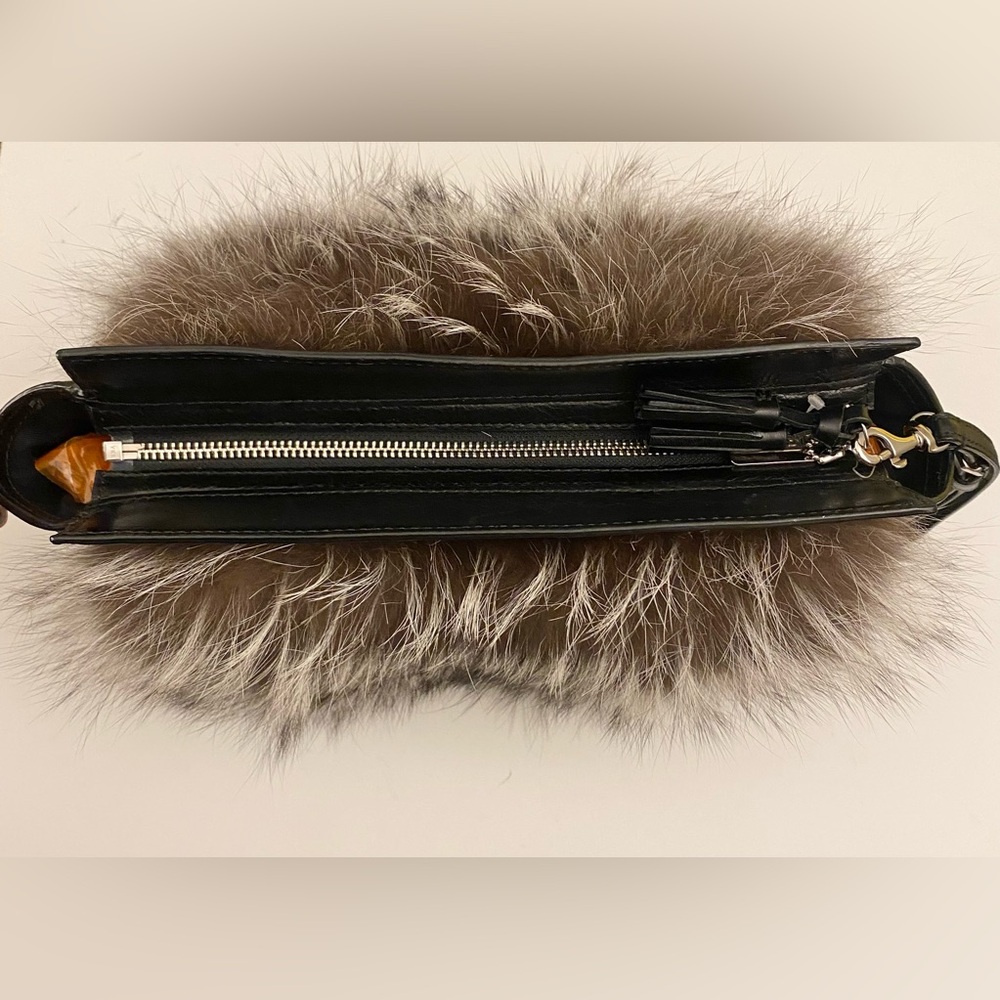 COACH LEGACY SILVER/BLACK WHITE FOX FUR CLUTCH w/TASSEL π (R$1,200) Like New - Picture 15 of 16